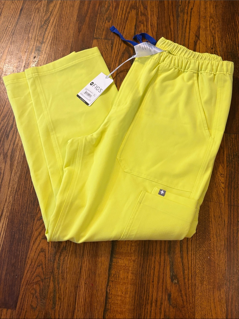 🎉NWT! FIGS Men's Neon Yellow Cairo Cargo Scrub Pants!